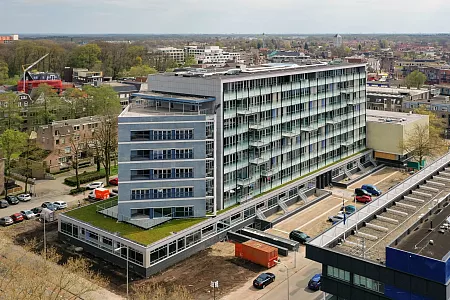 Afbeelding van het Stads Huis in Almelo waar Ennatuurlijk een energieoplossing heeft geïmplementeerd